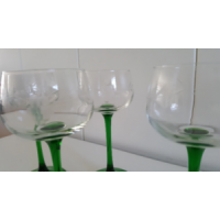 5 Wineglasses with green stand